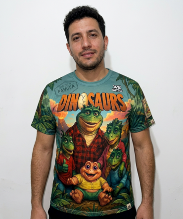 Remera Dinosaurios Familia Sinclair Full Print Pangea