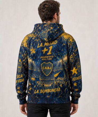 Buzo Boca Juniors La Mitad Más Uno full print azul y oro