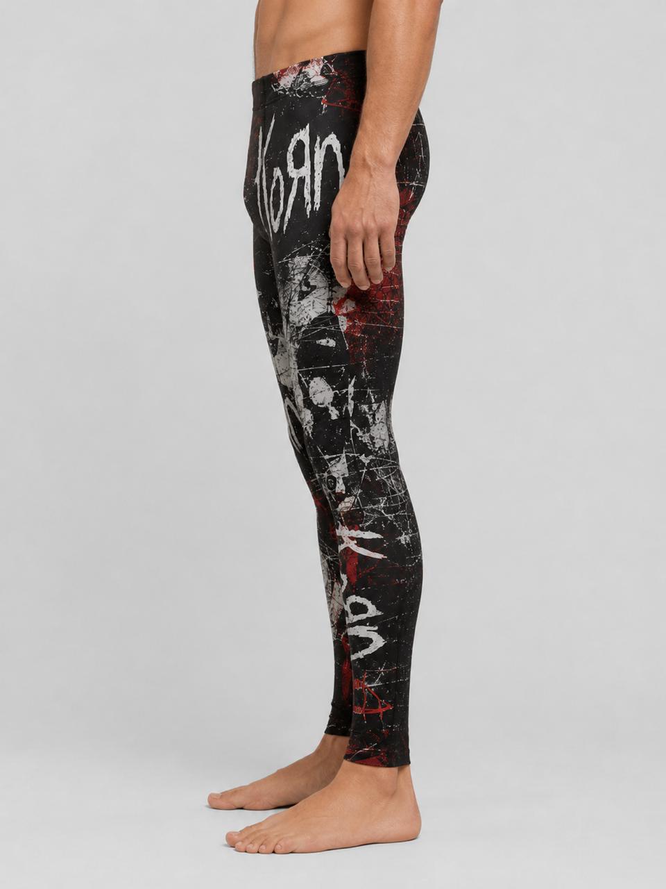 Calza de hombre Korn vista lateral diseño grunge negro rojo y blanco
