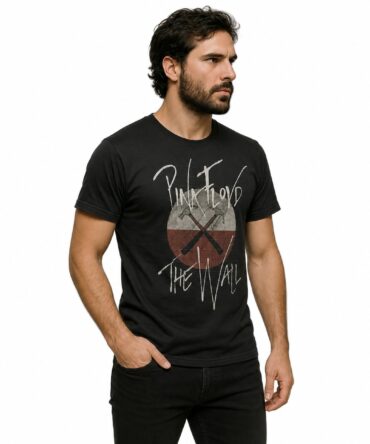 Remera Pink Floyd The Wall - semi costado con modelo humano