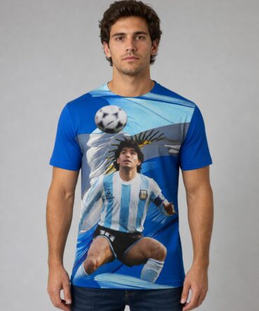 Remera Diego Armando Maradona - frente con modelo