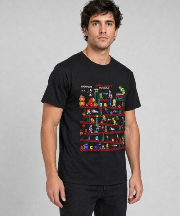 Remera Videojuegos Retro - semi costado con modelo