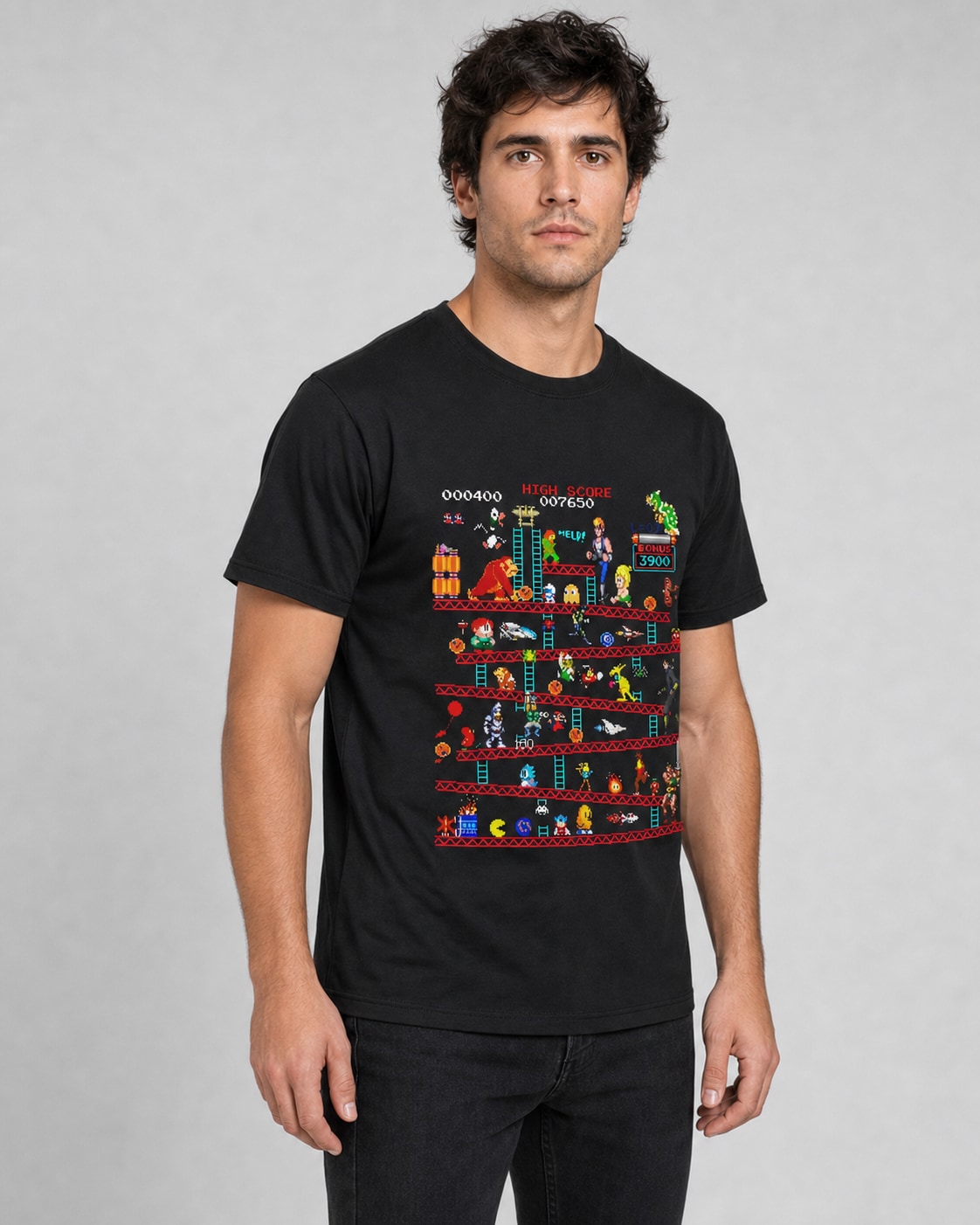 Remera Videojuegos Retro - semi costado con modelo