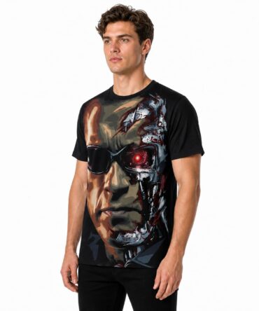 Remera Terminator - semi costado con modelo humano