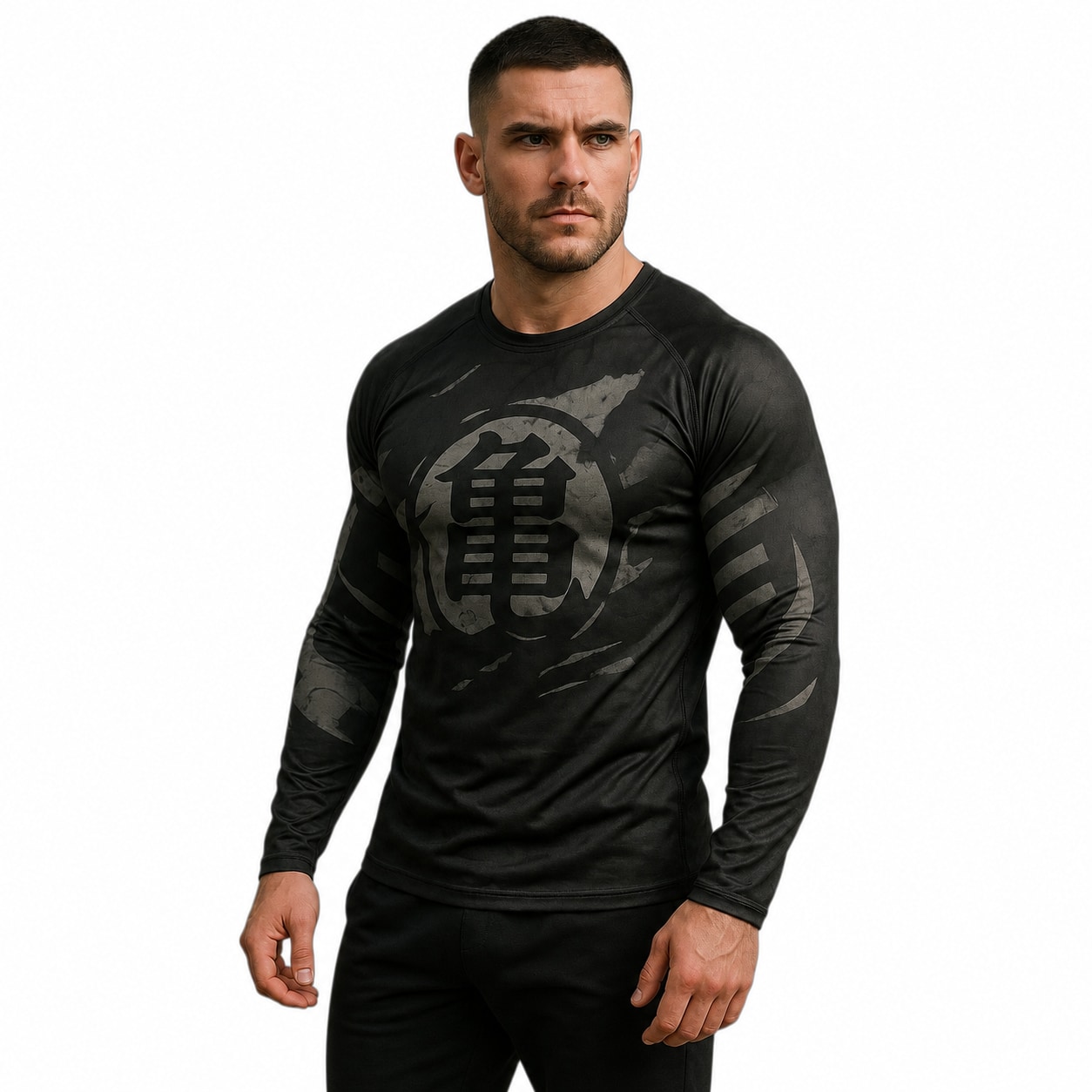 Remera Insignia Tortuga Gym - semi costado con modelo humano
