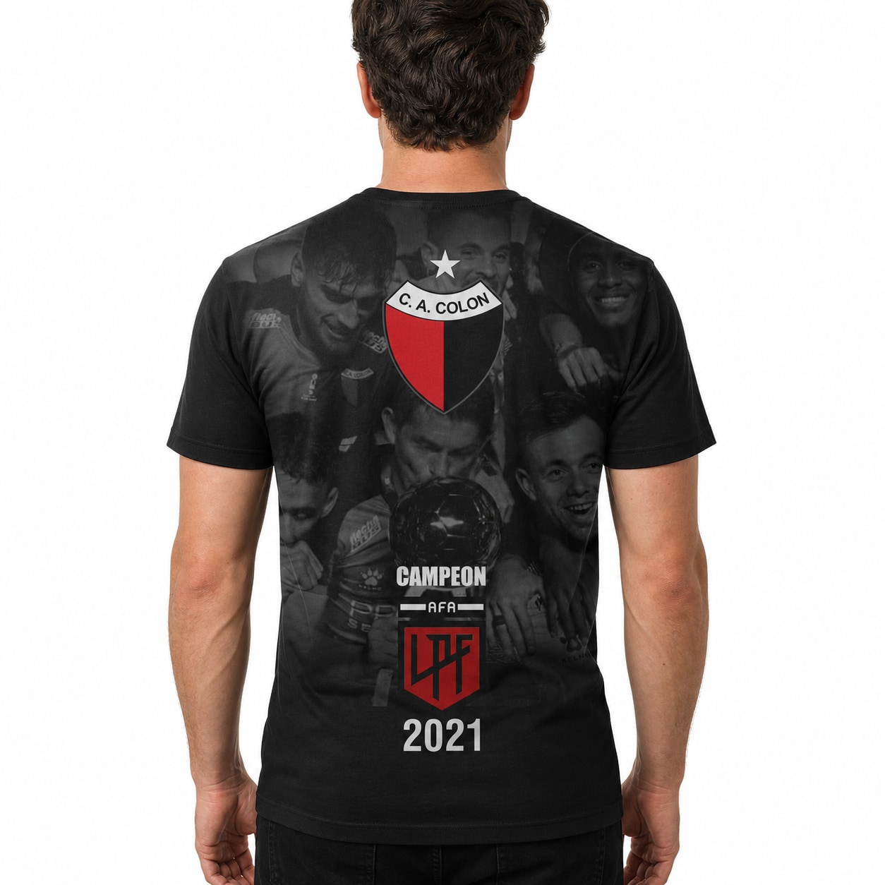 Remera Colón Campeón 2021 - dorso con modelo humano