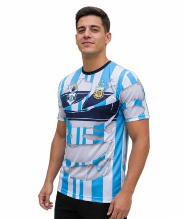 Camiseta Gimnasia Argentina - semi costado con modelo humano