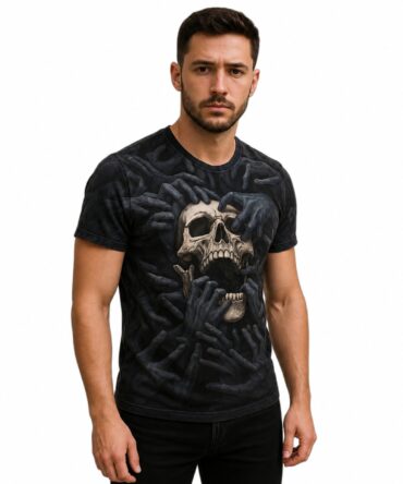 Remera Calavera 3D - semi costado con modelo humano