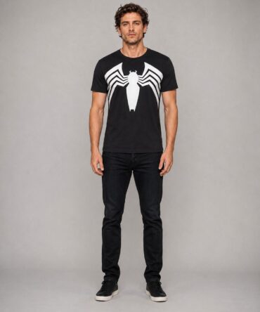 Remera Venom Black White modelo frente