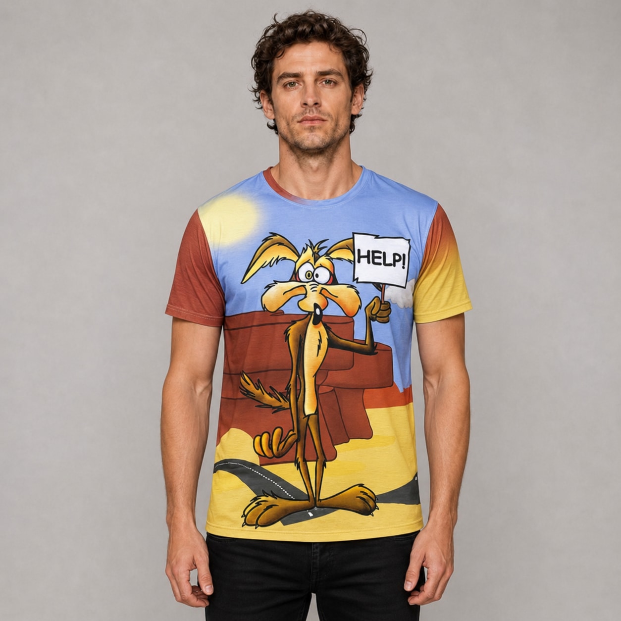 Remera Coyote Correcaminos HELP - frente en modelo masculino