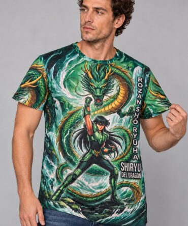 Remera Shiryu Ranwey detalle con modelo oficial