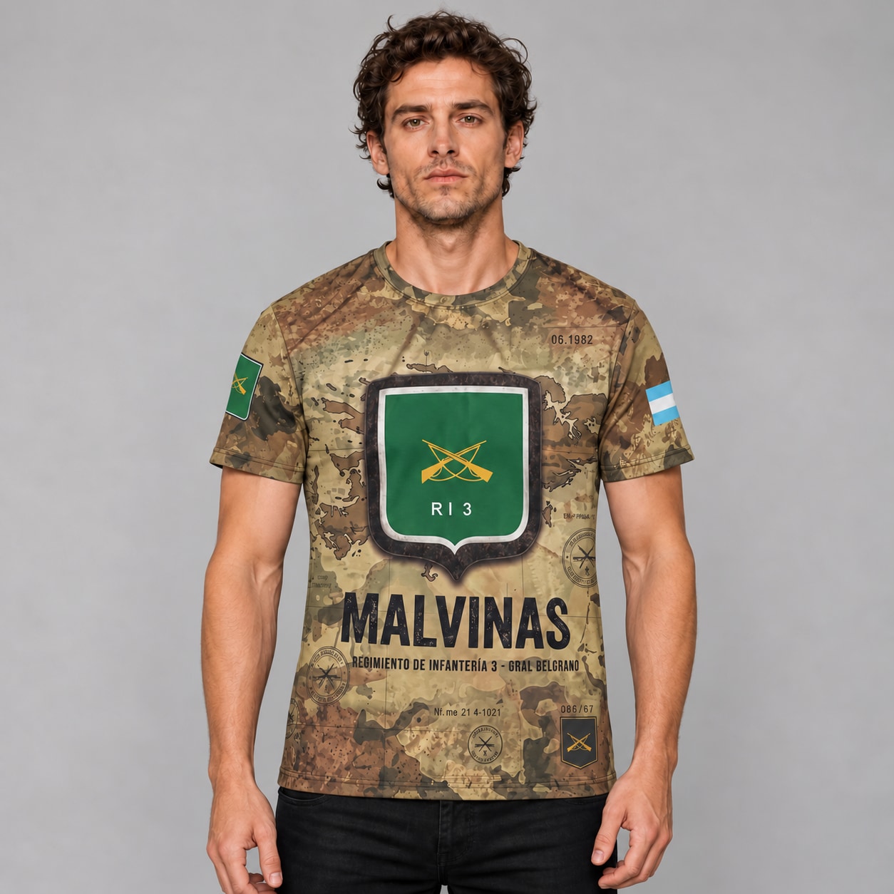 Remera Malvinas RI 3 Ranwey, escudo verde y dorso La Tablada 1982