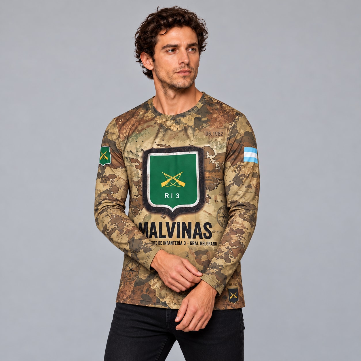 Remera Malvinas RI 3 Ranwey, escudo verde y dorso La Tablada 1982