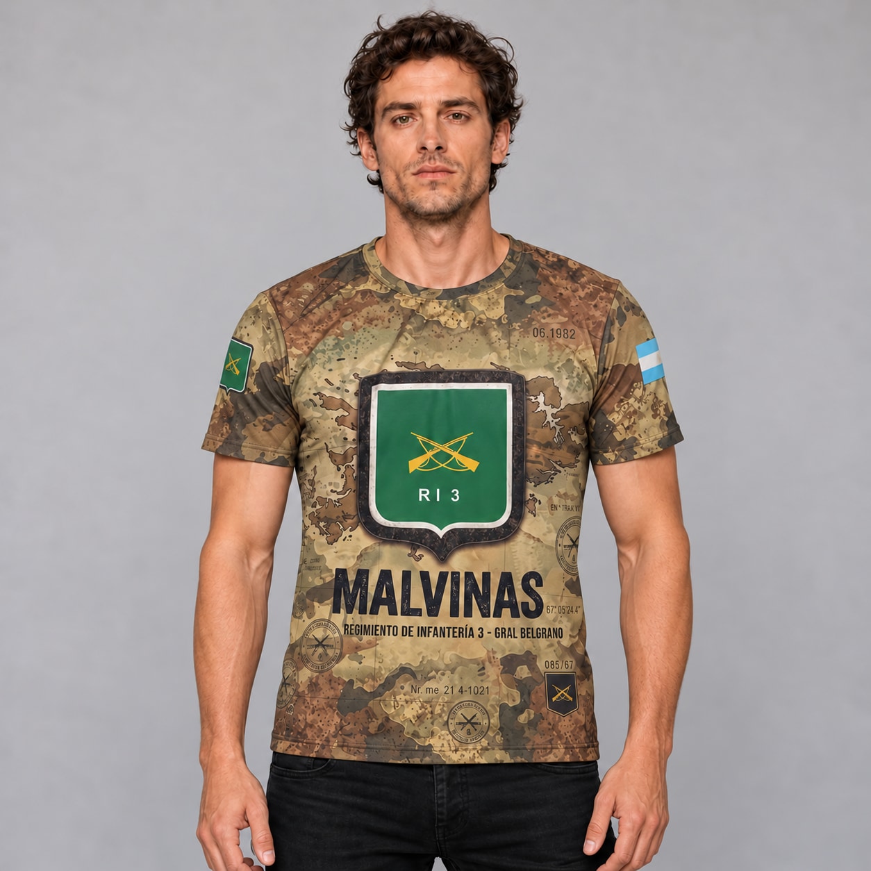 Remera Malvinas RI 3 Ranwey, escudo verde y dorso La Tablada 1982