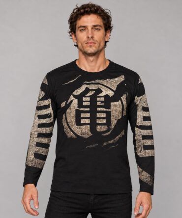 Insignia Tortuga Gym Ranwey PR330, remera negra manga larga con estampa beige texturada