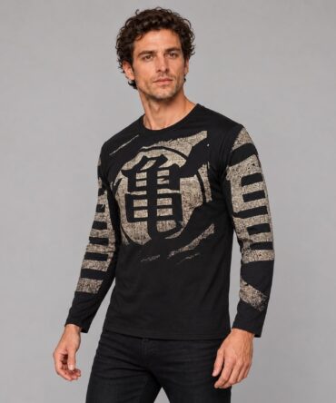 Insignia Tortuga Gym Ranwey PR330, remera negra manga larga con estampa beige texturada