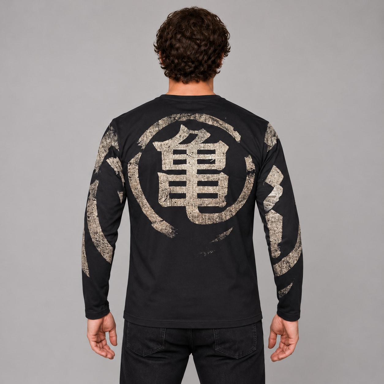 Insignia Tortuga Gym Ranwey PR330, remera negra manga larga con estampa beige texturada
